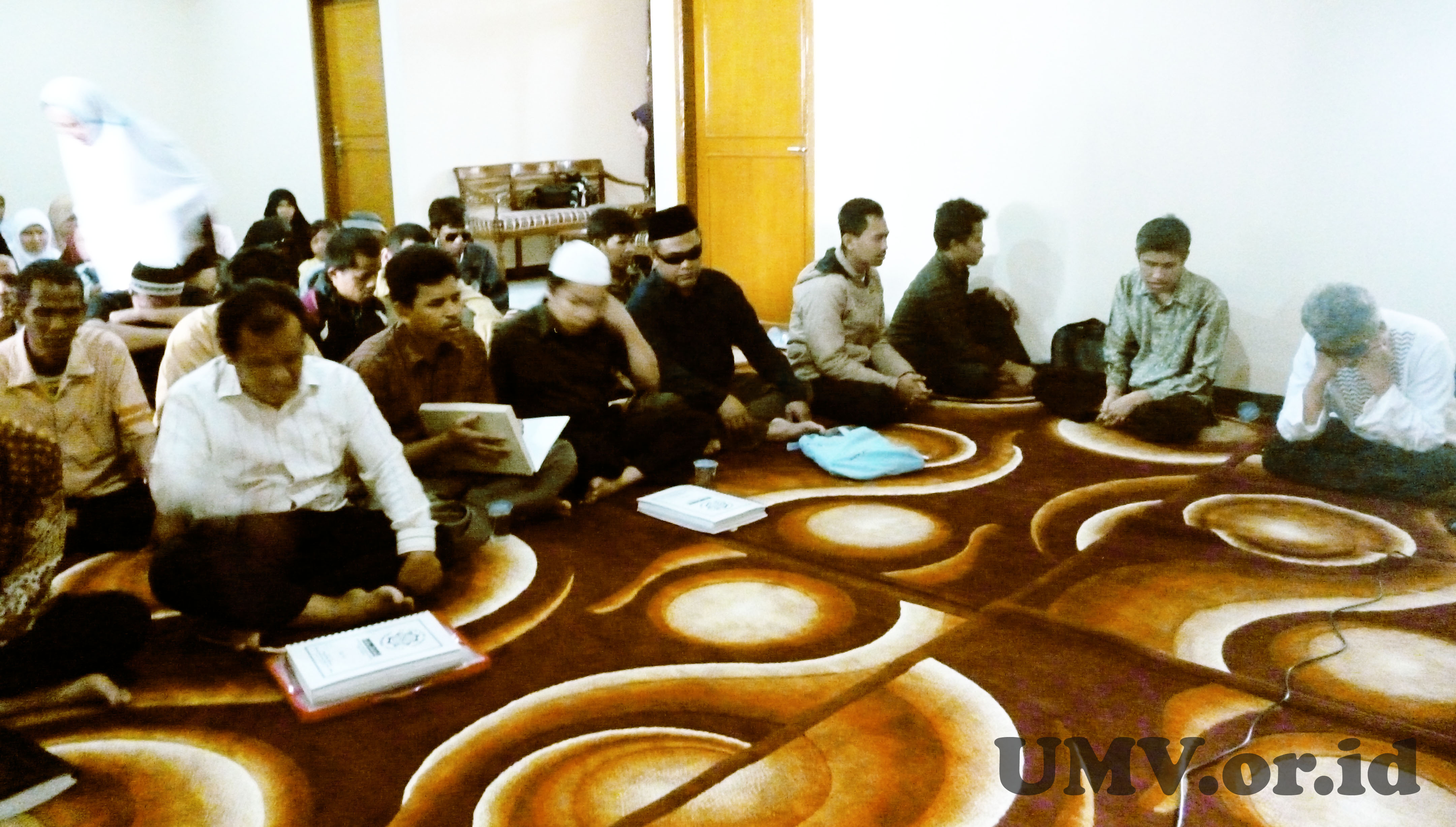 Para peserta Pelatihan Al-Quran Braille