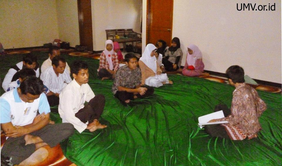 Sesi pelatihan membaca Al-Quran Braille
